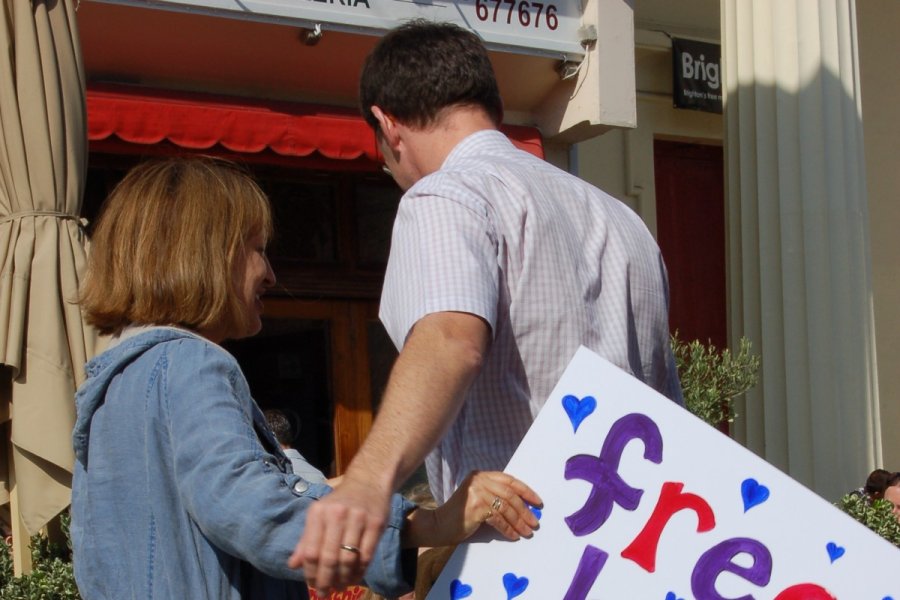 Free hugs